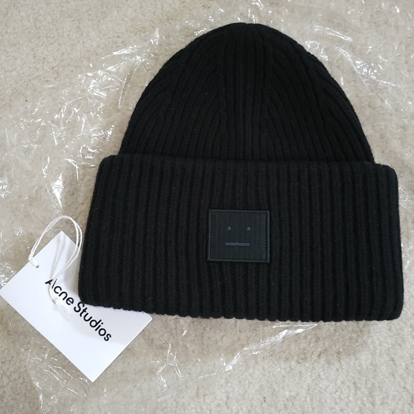 Acne Studios Large Face Logo Beanie - Black - Picture 1 of 6